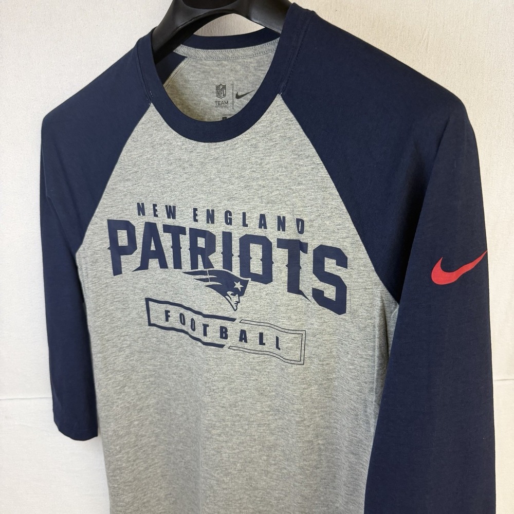 Nike NFL New England Patriots 3/4 Sleeve Raglan Shirt Small